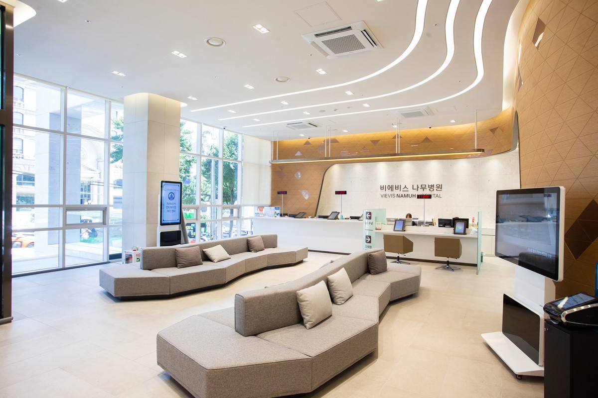 Pourquoi le revêtement mural en vinyle rigide est le choix idéal pour les intérieurs d'hôpitaux modernes