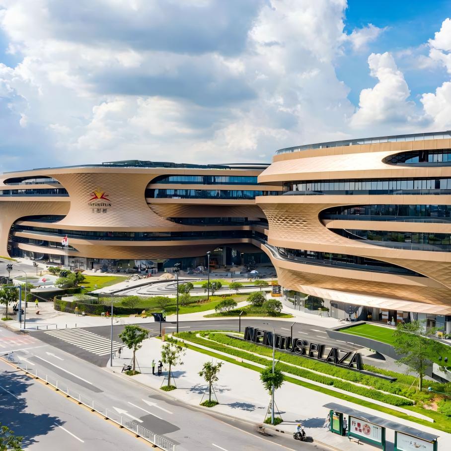 Visite des nouveaux bureaux de Pinger : des panneaux conçus en interne redéfinissent les espaces de travail modernes